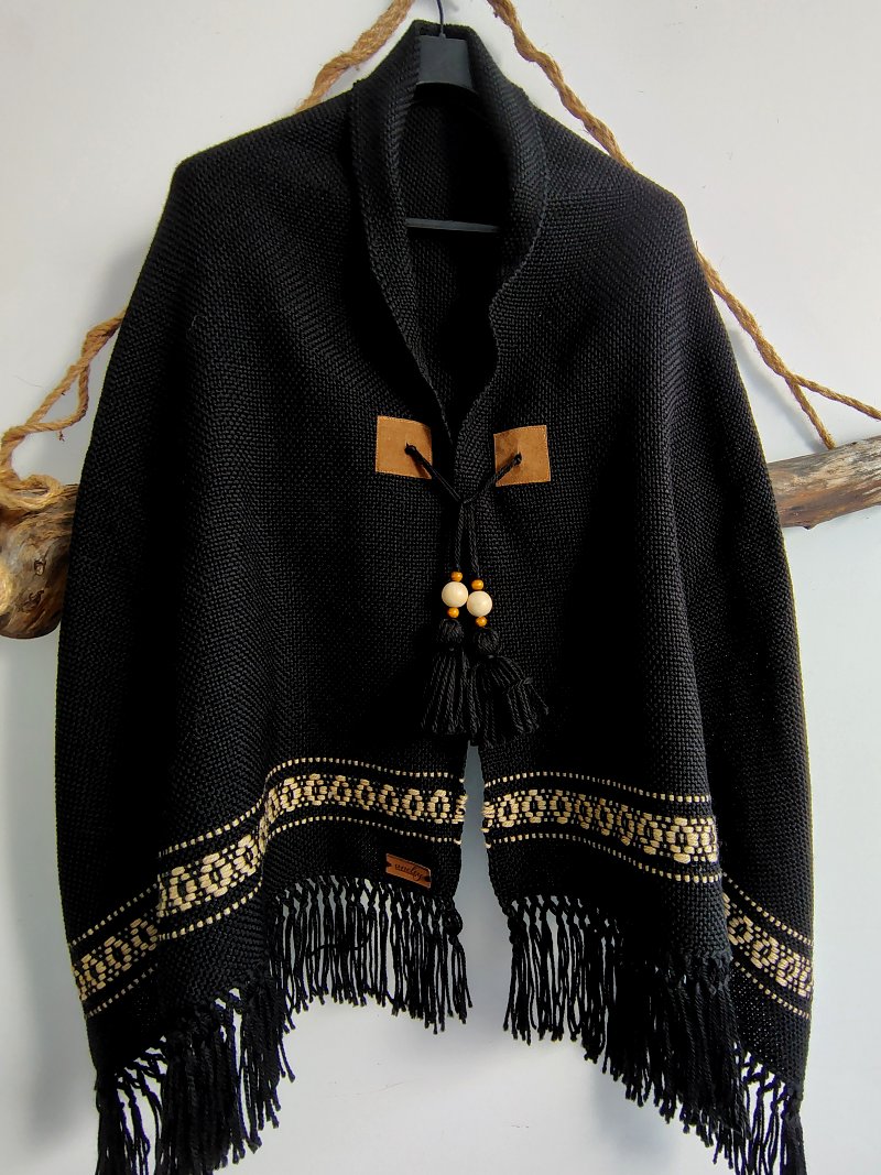 Ponchos tejidos en telar Curico artesanales